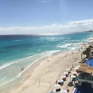 Oceanfront Prime Location Apartment Cancun