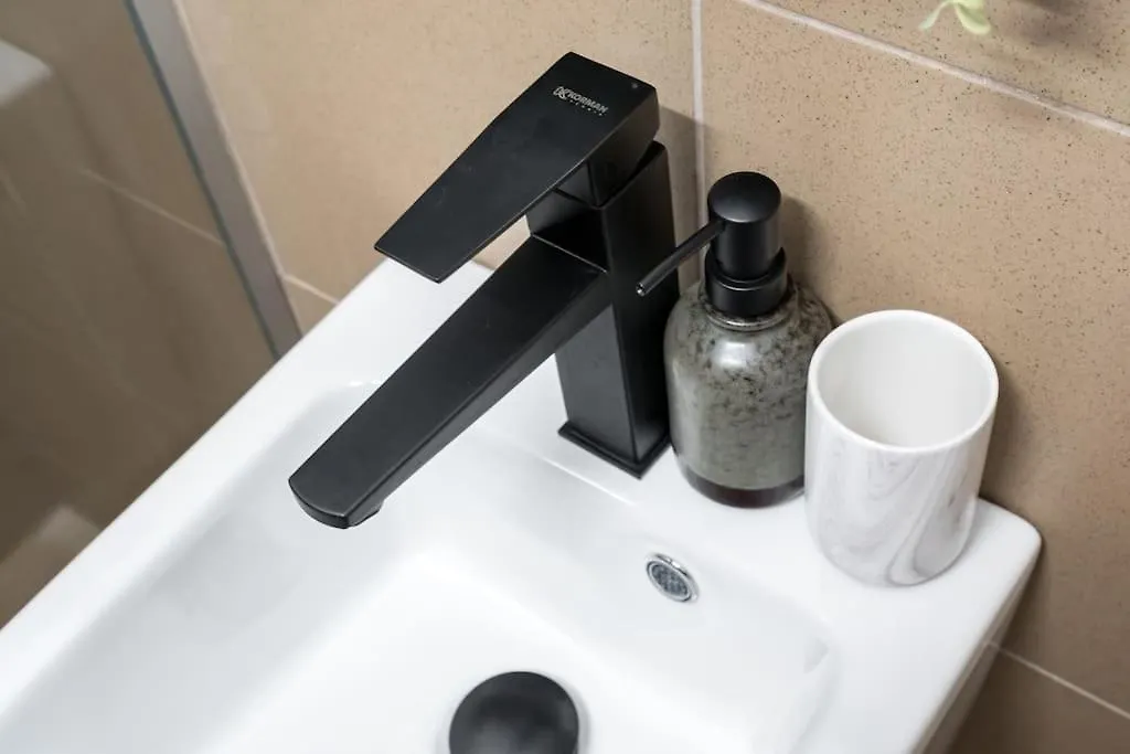 Downtown Urban Spot Jacuzzi&Cinema Universitate Bucharest Apartment