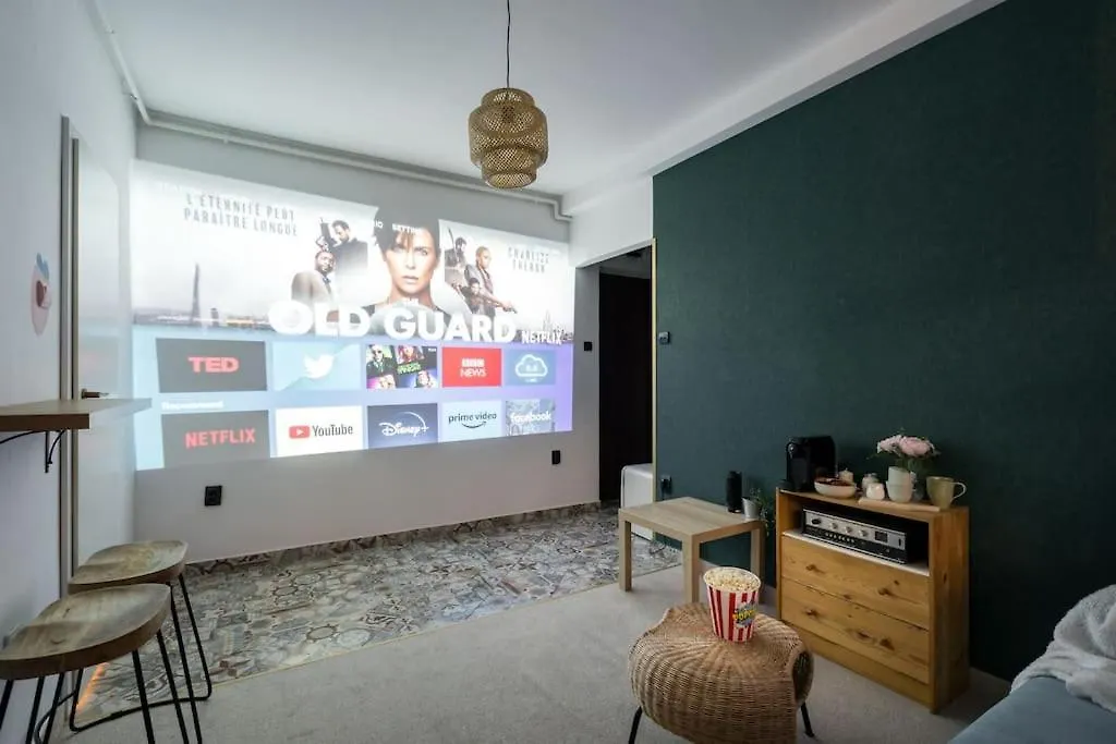 Downtown Urban Spot Jacuzzi&Cinema Universitate Bucharest 0*,