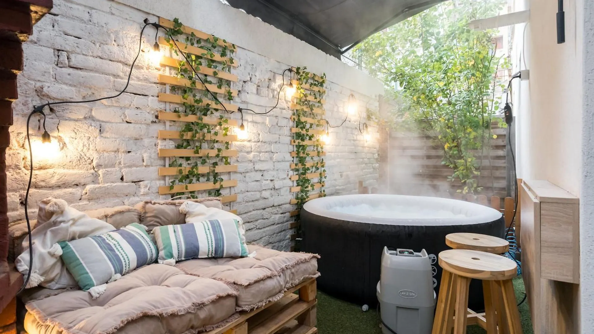 Downtown Urban Spot Jacuzzi&Cinema Universitate Bucharest