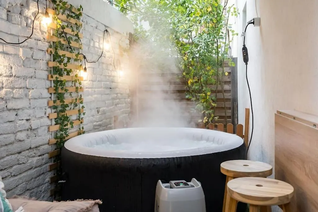 Downtown Urban Spot Jacuzzi&Cinema Universitate 布加勒斯特 0*,  罗马尼亚
