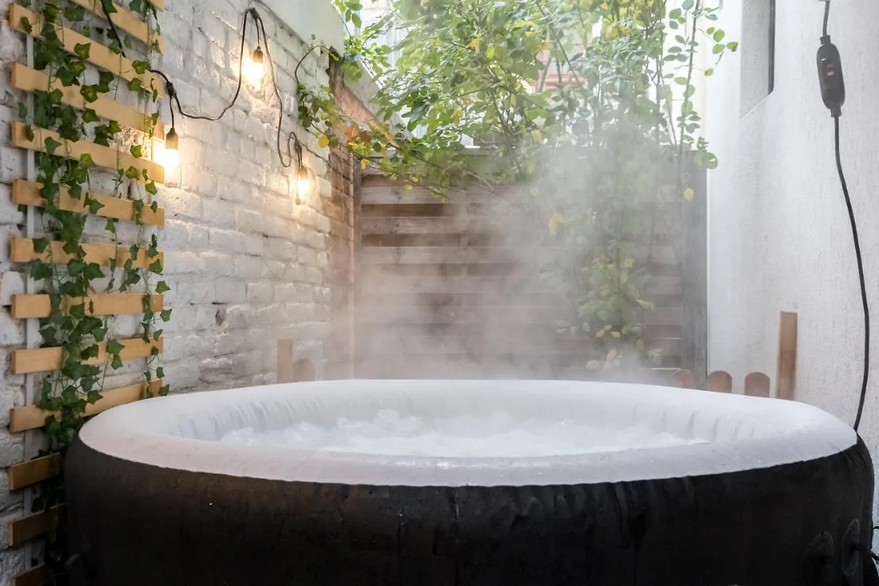 Downtown Urban Spot Jacuzzi&Cinema Universitate 布加勒斯特 0*,  罗马尼亚